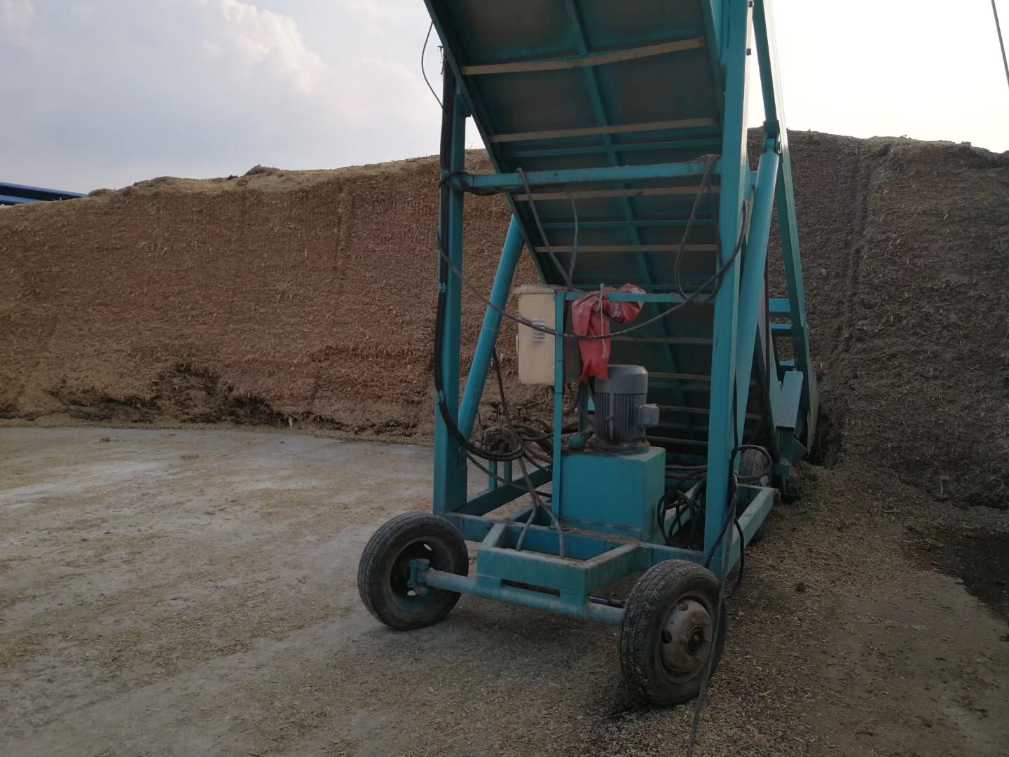 青貯取料機(jī)：取草界面平整、工作效率高